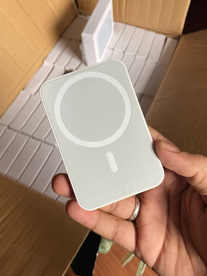 MagSafe Wireless Powerbank - 5000mAh Battery Capacity