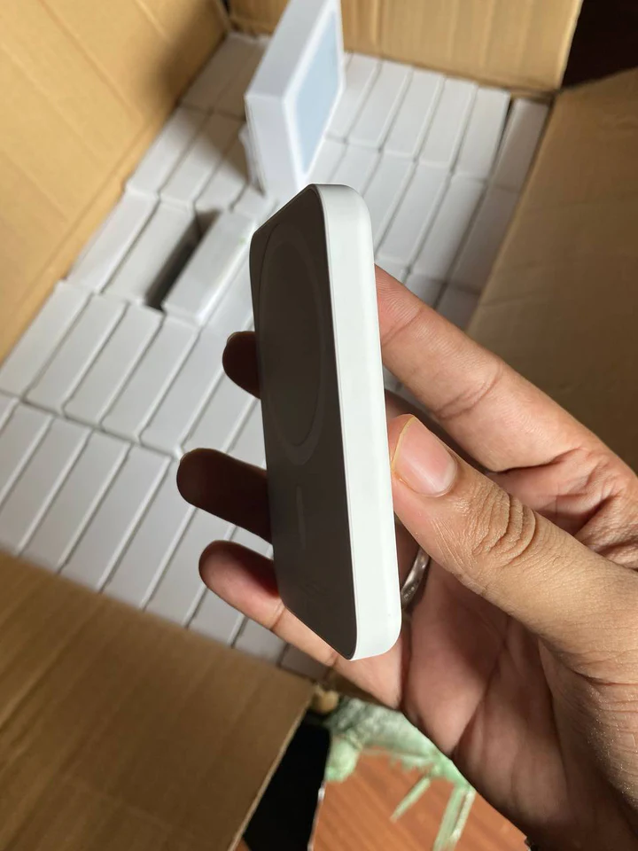 MagSafe Wireless Powerbank - 5000mAh Battery Capacity