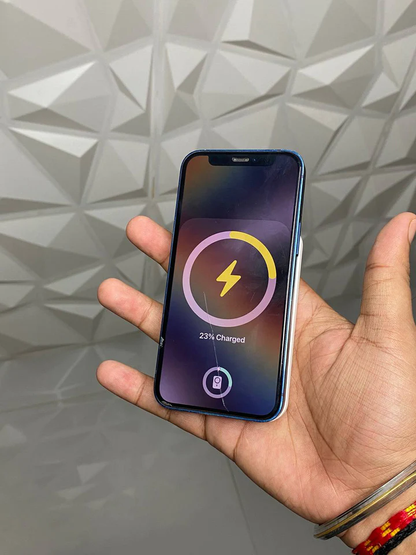 MagSafe Wireless Powerbank - 5000mAh Battery Capacity